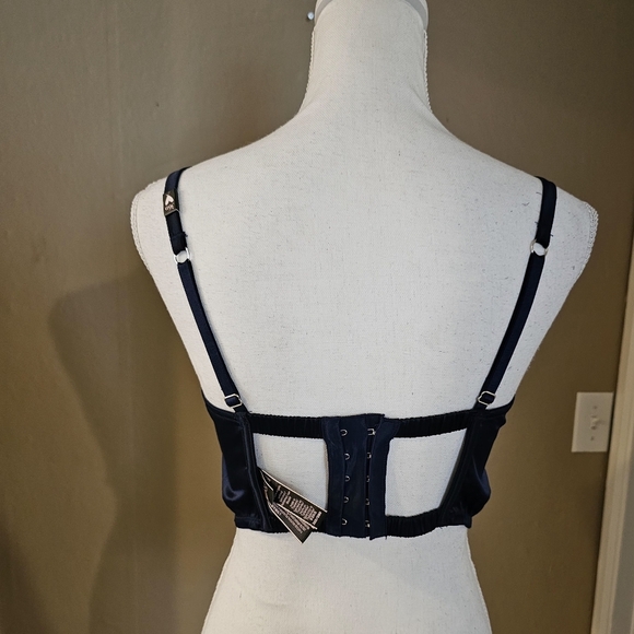 NWT Victoria's Secret Lace Balconet Bra - Picture 5 of 9